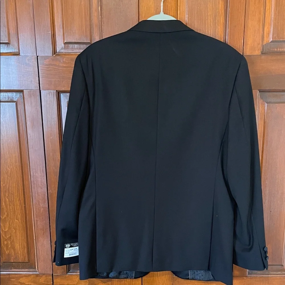 Caravelli Elegant Midnight Tuxedo Blazer RN # 99579. Size 38R/32W NWOT.